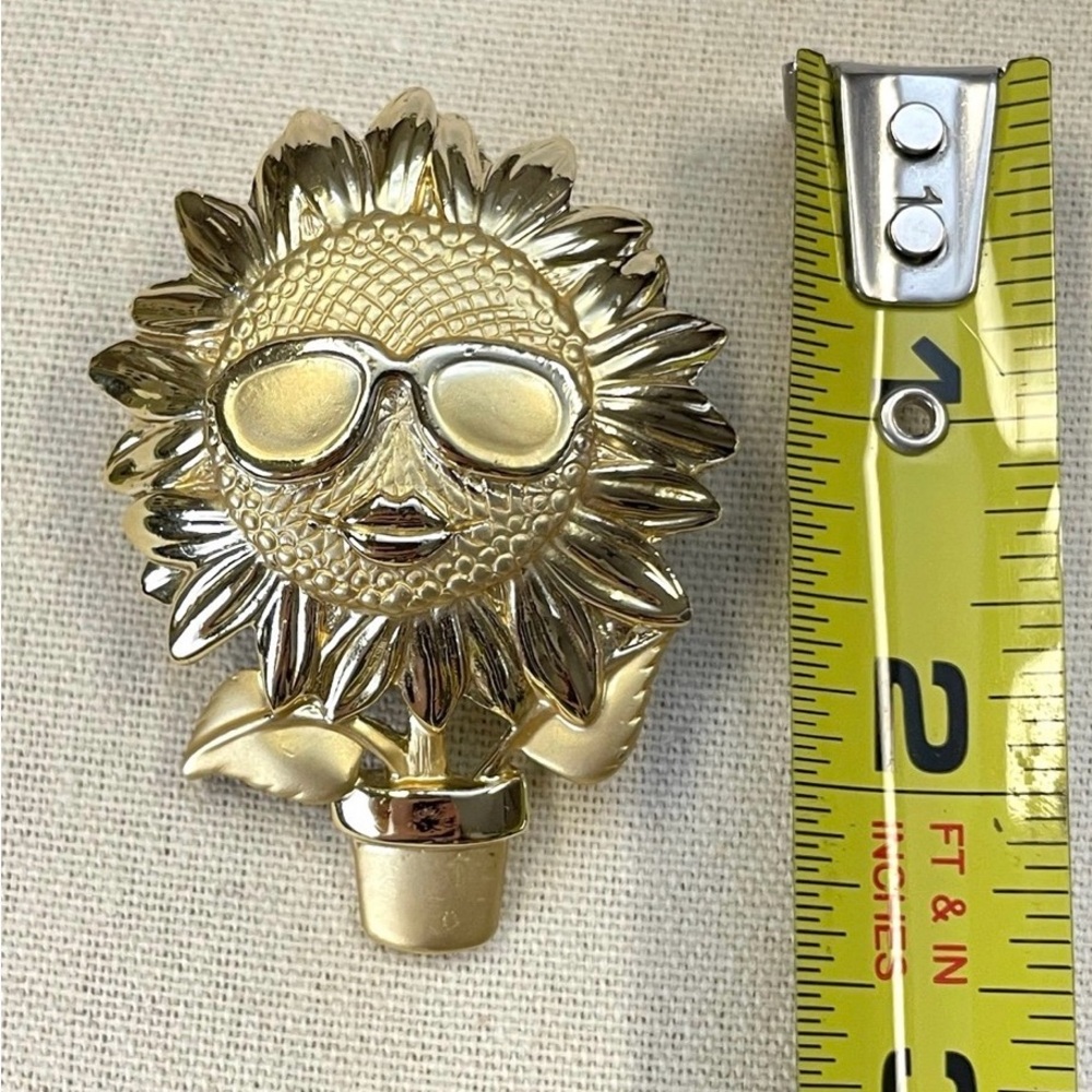 VINTAGE AJC GOLDEN SUNFLOWER NEEDS BATTERIES MUSICAL BROOCH - Picture 4 of 8